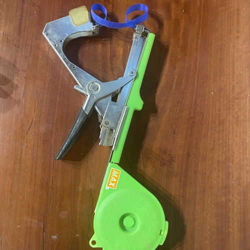Max Tapener HT-B vineyard tying tool like new