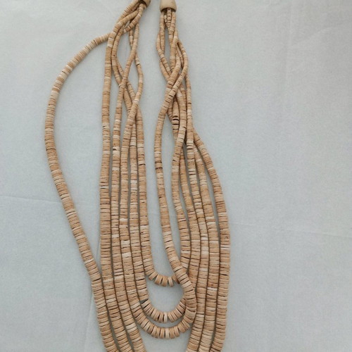 Necklace new with shells and wood