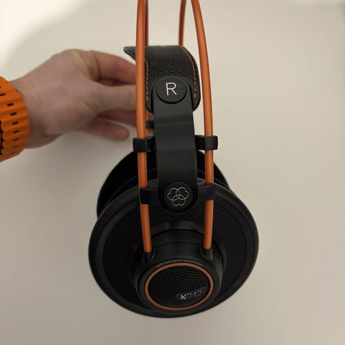 AKG K712 Pro headphones like new, wired