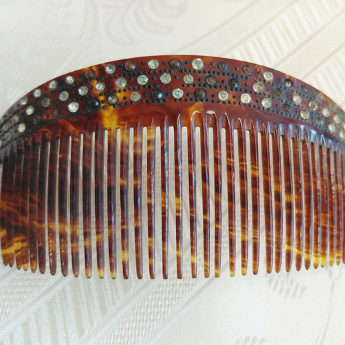 Vintage women's hair combs set of 4, like new, 1960s