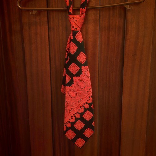 Vintage tie with baroque pattern like new, red and black