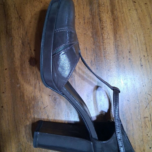 Shoe with strap Made in Italia like new, brown