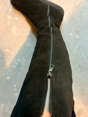 Black boots size 38 like new, leather and suede