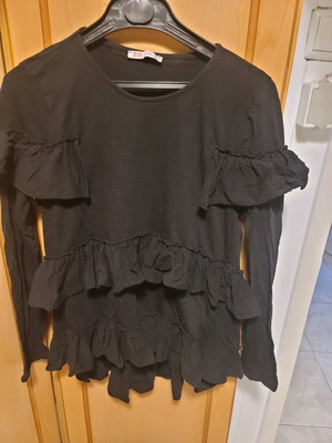 BSB blouse used with ruffles, comfortable fit, size M