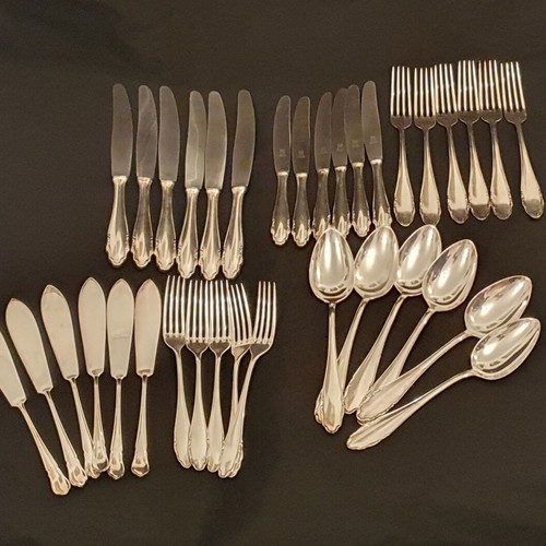 Cutlery set like new, 35 pieces