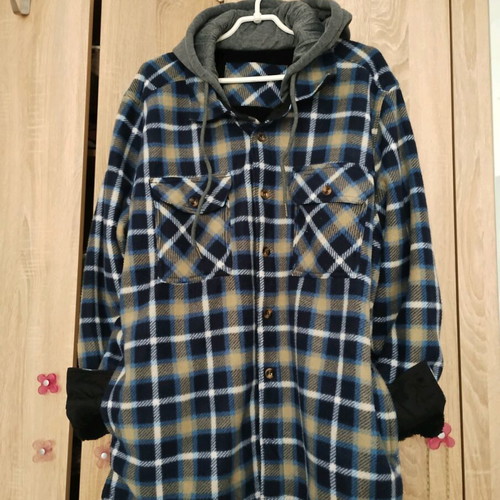 Men's fleece plaid jackets with hood and fur lining like new, size L