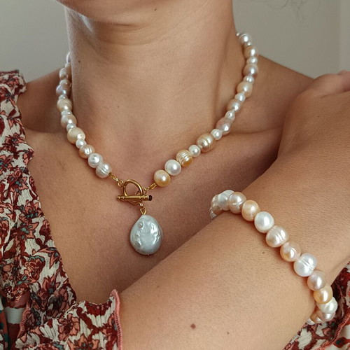 Handmade necklace with baroque pearls new in white and pink