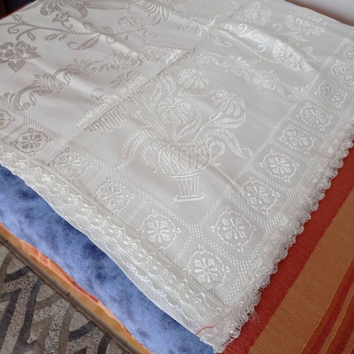 White fleece blanket intact with lace unused 2.10x2.15 m