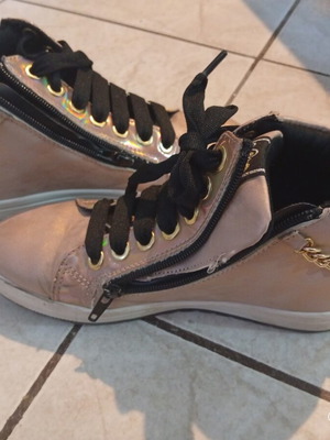 Girls' shoes like new, size 35