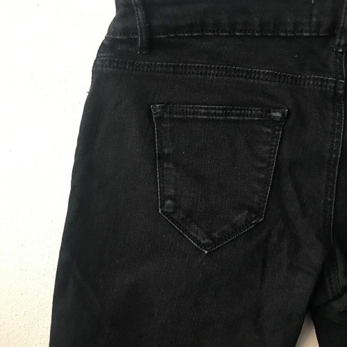 Zara Jean black like new, size 42 with 2 pockets and zipper