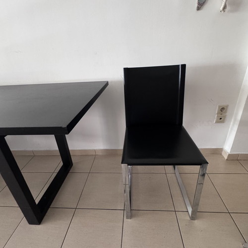 Dining set with 3 leather chairs like new, Italian design, solid wood table