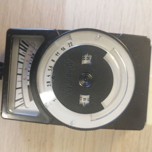 Leningrad 8 light meter used with case