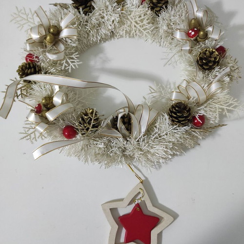 White Christmas wreath used, 30cm diameter