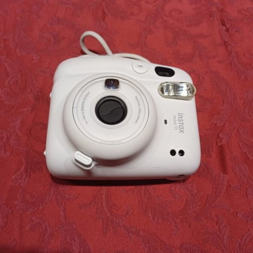 Fujifilm Instax Mini 11 camera new, white with film