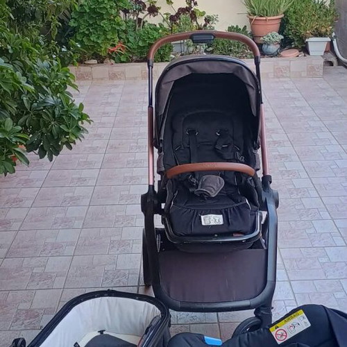 Mysa Trio with Kory Plus Car Seat Chicco black satin like new with Cangaroo camera