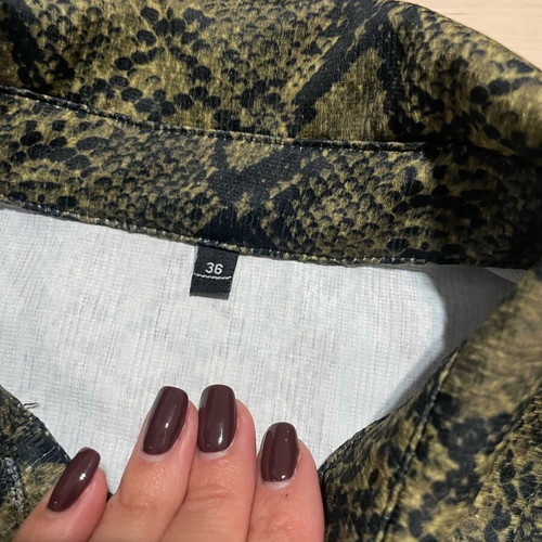Animal print shirt like new, olive black, thick fabric, size S