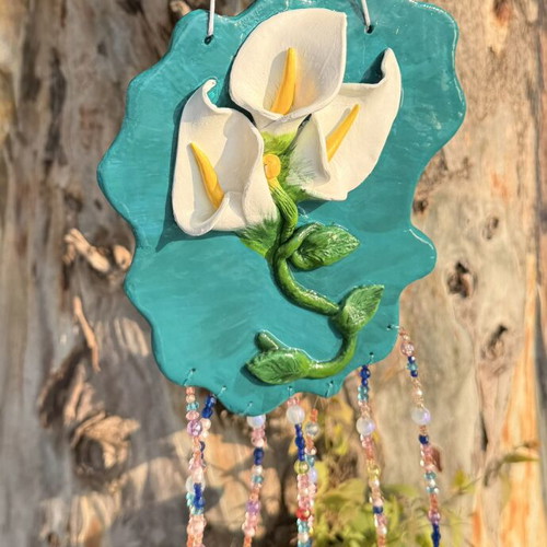 Clay wall decoration with 3D lilies and beads