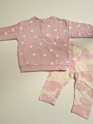 Baby girl clothing set 6-12 months M&S sweater and H&M leggings with hearts like new