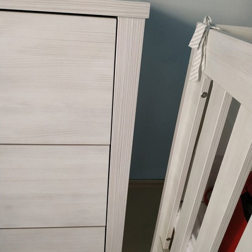 Nado Aqua White Baby Bed and Dresser Set like new with mattress