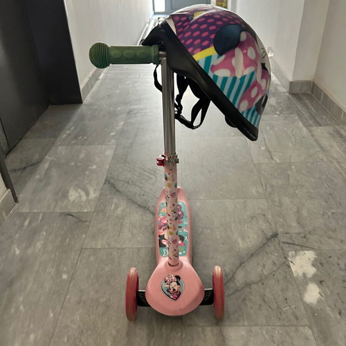 Minnie Scooter with Helmet like new, lightly used