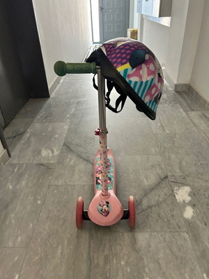 Minnie Scooter with Helmet like new, lightly used