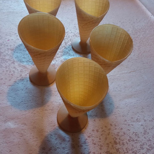 Glass ice cream bowls, cone-shaped, set of 5