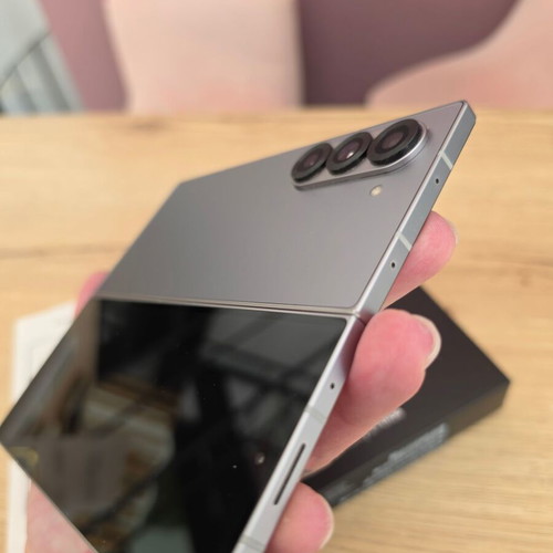 Samsung Galaxy Fold 6 512GB Silver used with accessories and new parts