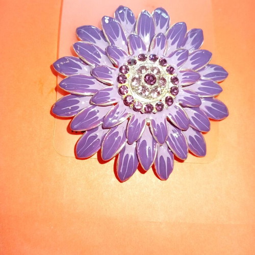 Vintage brooch amethyst color new
