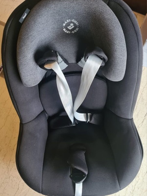 Maxi-Cosi Pearl car seat like new with FamilyFix base