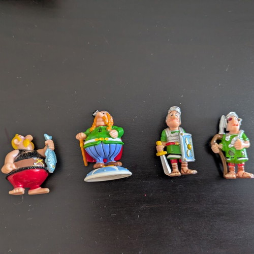Asterix Magic Kinder figures like new, for collectors
