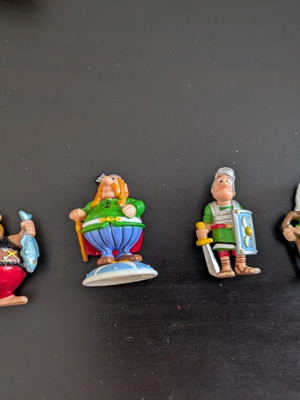 Asterix Magic Kinder figures like new, for collectors