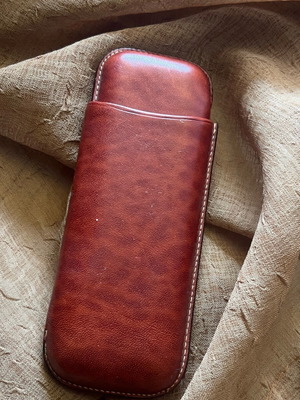 Δερμάτινη θήκη σαν καινούργια με vintage αισθητική