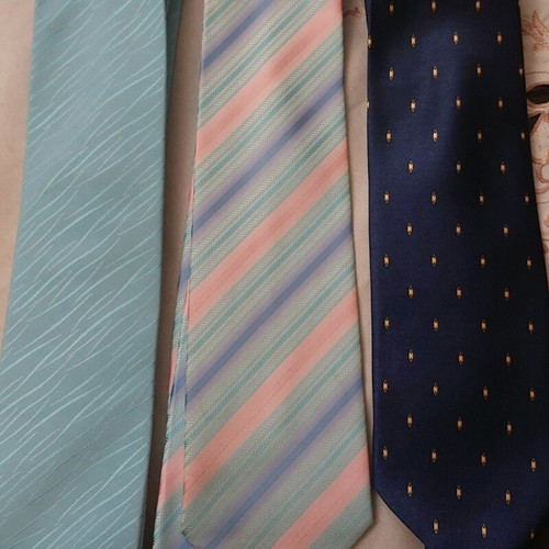 Ties like new, pack of 12 in various colors