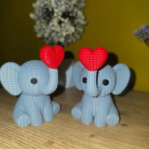 Elephant Figurine with Heart new, miniature decorative figure