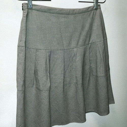 Checked skirt like new, grey and white
