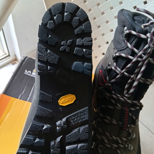 La Sportiva Nepal Trek Evo GTX hiking boots size 44, gift included