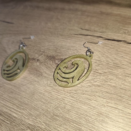 Wooden summer earrings with wave design gold tone
