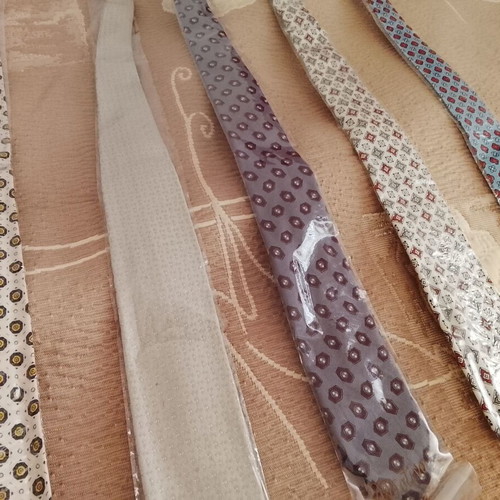 Colored ties set of 5 like new