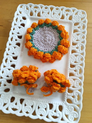 Crocheted coasters, decorative flower bouquet style