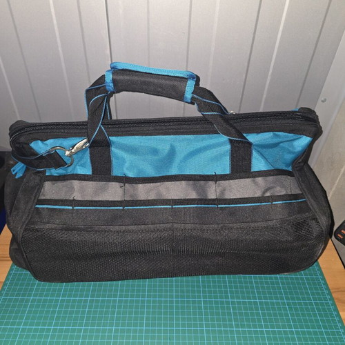 Gross tool bag like new with wheels