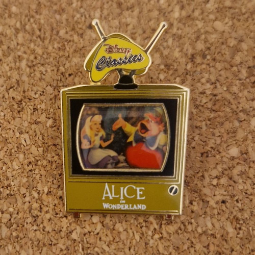 Disney Alice in Wonderland Pin new