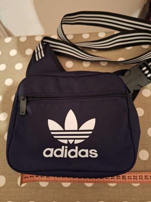Αθλητικό τσαντάκι ώμου Adidas καινούργιο, μικρό, μαύρο
