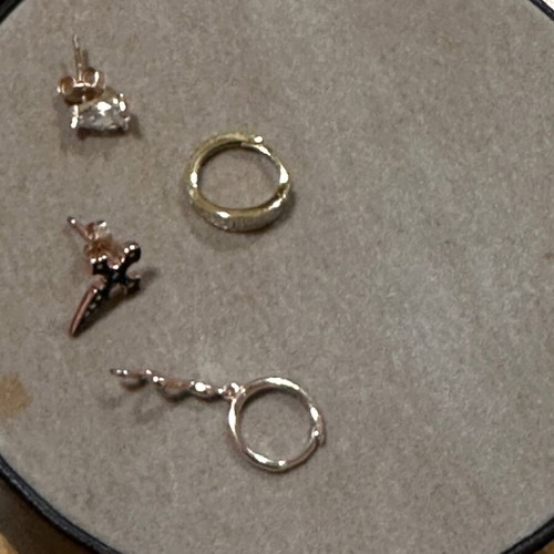 Earrings like new, all together without set