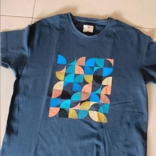 Side Effect men's short-sleeve t-shirt like new, blue multicolor, size L