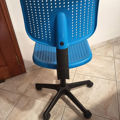 Children's office chair like new with adjustable height