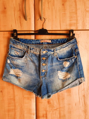 Bershka denim shorts like new with buttons and roll up