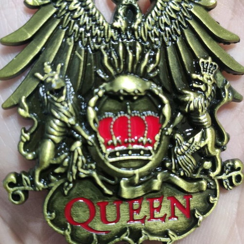 Retro Queen keychain like new, gold color