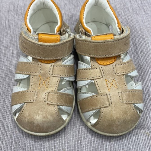 Crocodilino sandals size 20 used with wear on front