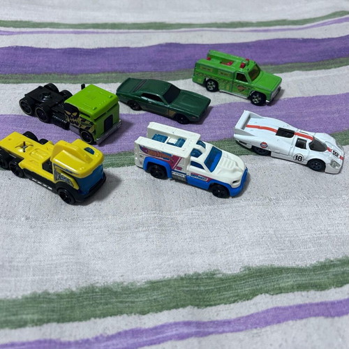 Hotwheels collection of 25 used toy cars