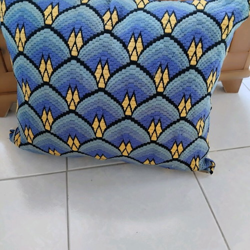 Hand-embroidered pillowcase like new 55x50 cm
